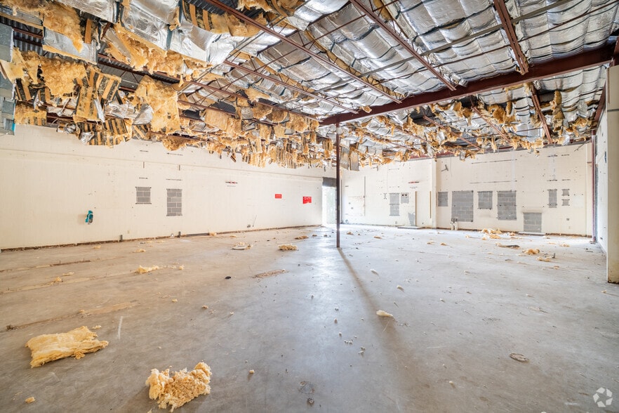 More Photos Of 3100 Gulf Fwy, La Marque Office For Sale