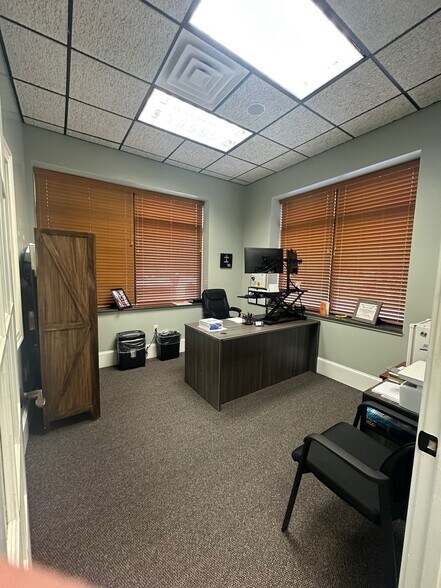 More Photos Of 1316 Commerce Dr, New Bern Office For Sale
