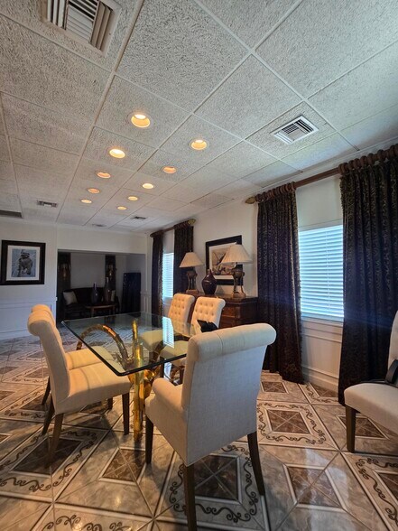 More Photos Of 4091 Colonial Blvd, Fort Myers Office Residential For Sale