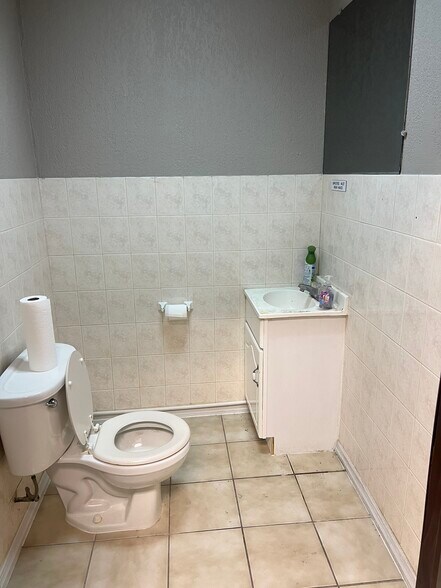 More Photos Of 692 W Street Rd, Feasterville Unknown For Lease