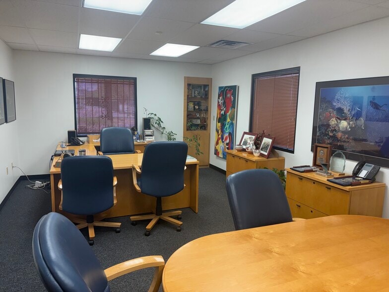 More Photos Of 136-150 Louisiana Blvd NE, Albuquerque Office For Sale