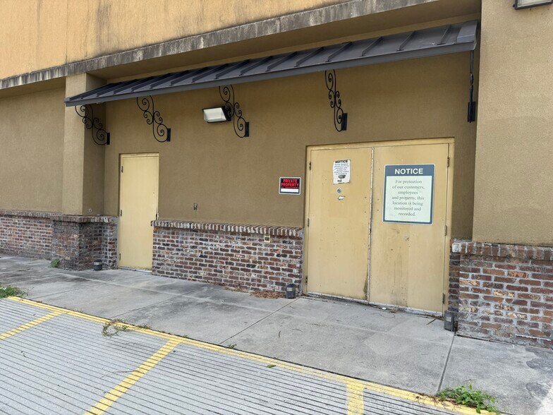 More Photos Of 5700 Crowder Blvd, New Orleans Freestanding For Lease