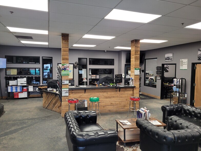 More Photos Of 1427 Howell St, North Kansas City Manufacturing For Lease