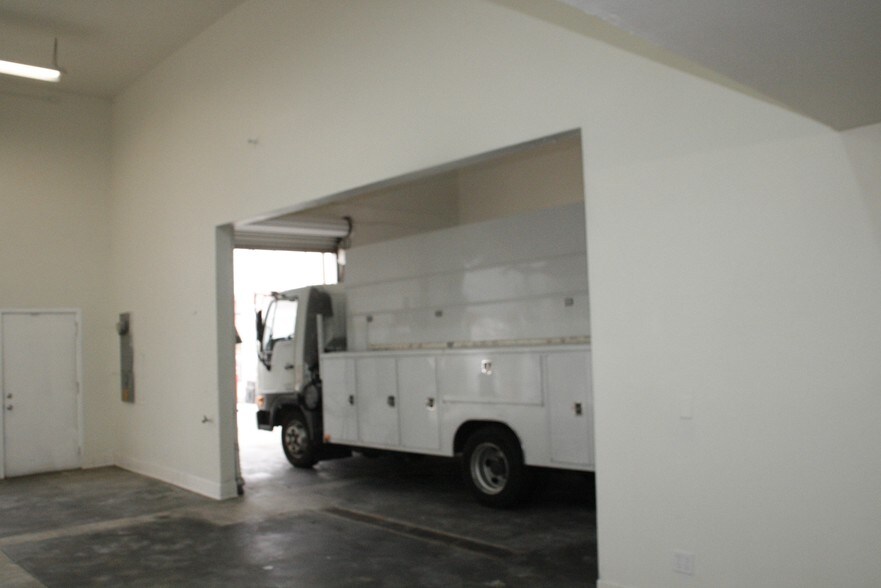 More Photos Of 25915 Senator Ave, Harbor City Warehouse For Lease