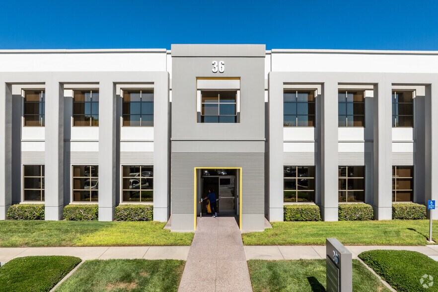 More Photos Of 36 Discovery, Irvine Office For Lease