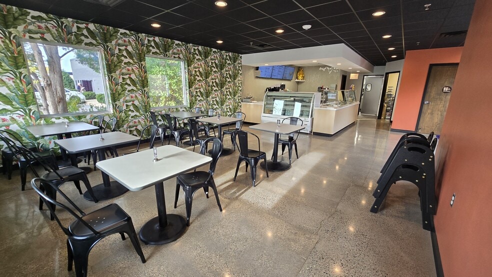 More Photos Of 8200 Lakeland Ave N, Brooklyn Park Freestanding For Sale