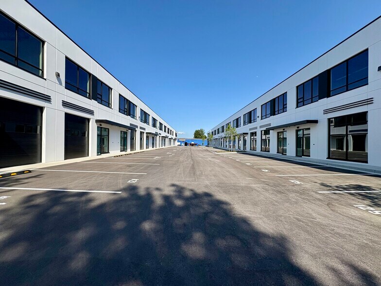 More Photos Of 2660 Barnet Hwy, Coquitlam Warehouse For Sale