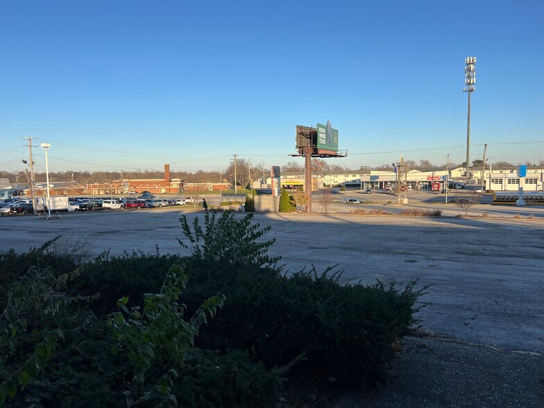 More Photos Of 750 E New Circle Rd, Lexington General Retail For Sale