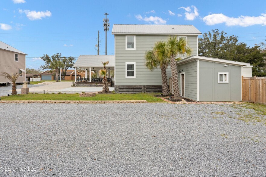 More Photos Of 647 Howard Ave, Biloxi Office Residential For Sale
