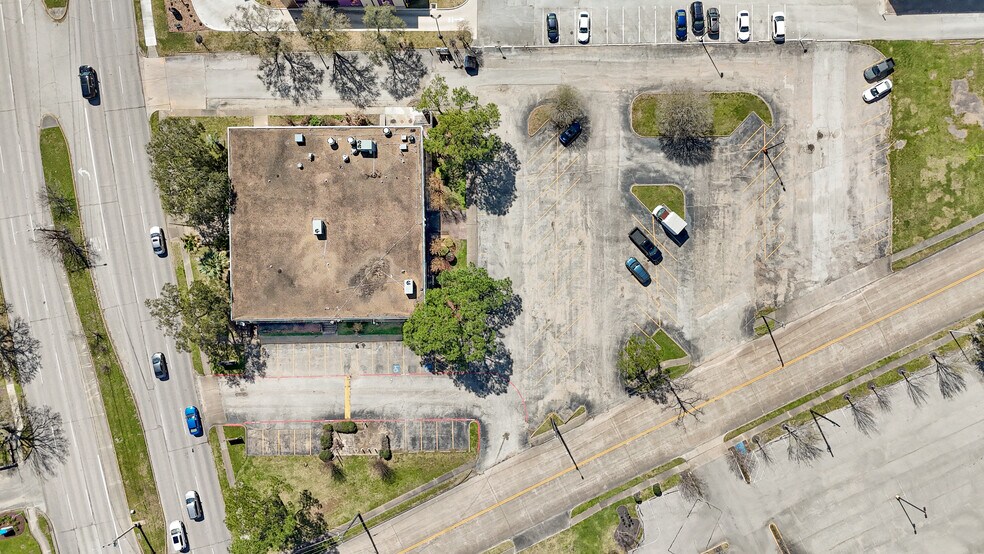 More Photos Of 1055 Bay Area Blvd, Houston Restaurant For Sale