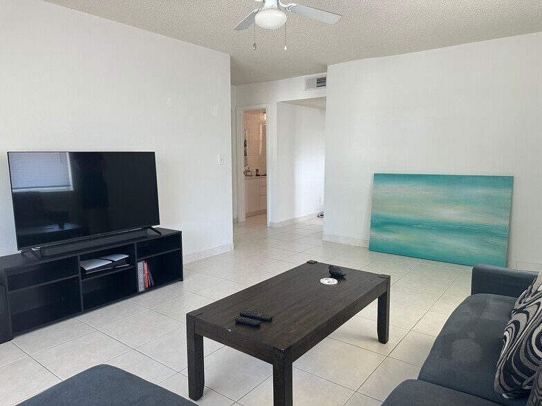 More Photos Of 724 NE 4th St, Hallandale Beach Apartments For Sale