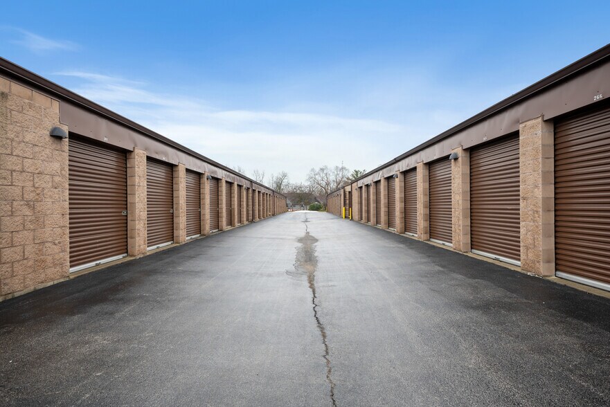 More Photos Of 14 Whittington Dr, Brownsburg Self Storage For Sale
