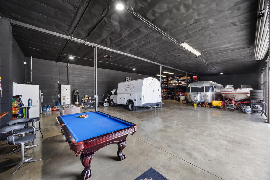 More Photos Of 14128 Paramount Blvd, Paramount Warehouse For Sale