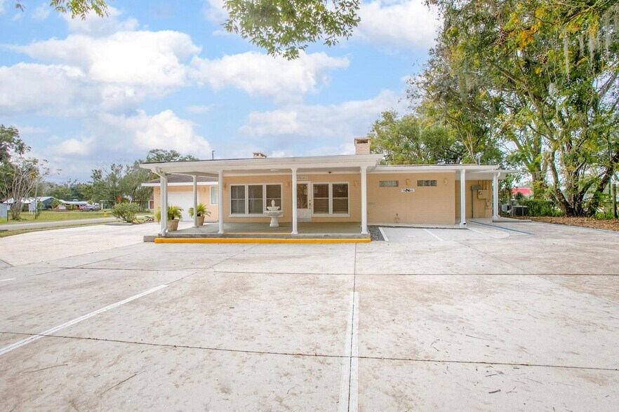 More Photos Of 1025 W New York Ave, Deland Coworking Space