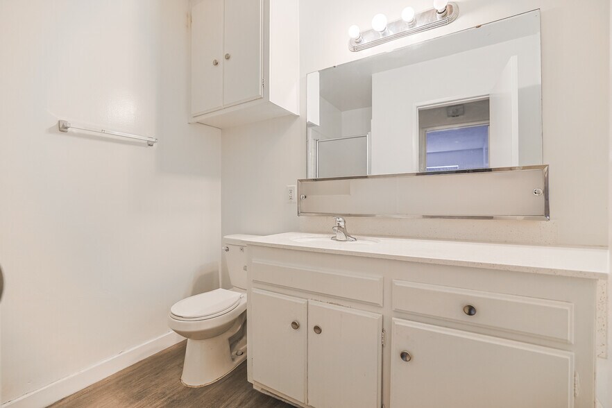 More Photos Of 142 S Wetherly Dr, Los Angeles Apartments For Sale