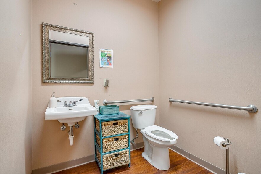 More Photos Of 905 Roberts Cut Off Rd, River Oaks Office For Sale