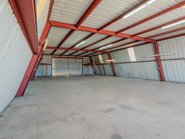 More Photos Of 909 Pitts Ln, Blanket Warehouse For Sale