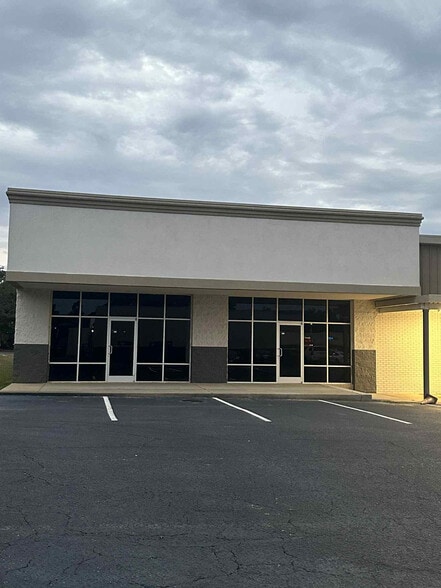 More Photos Of 331 Northeast Blvd, Clinton Unknown For Lease