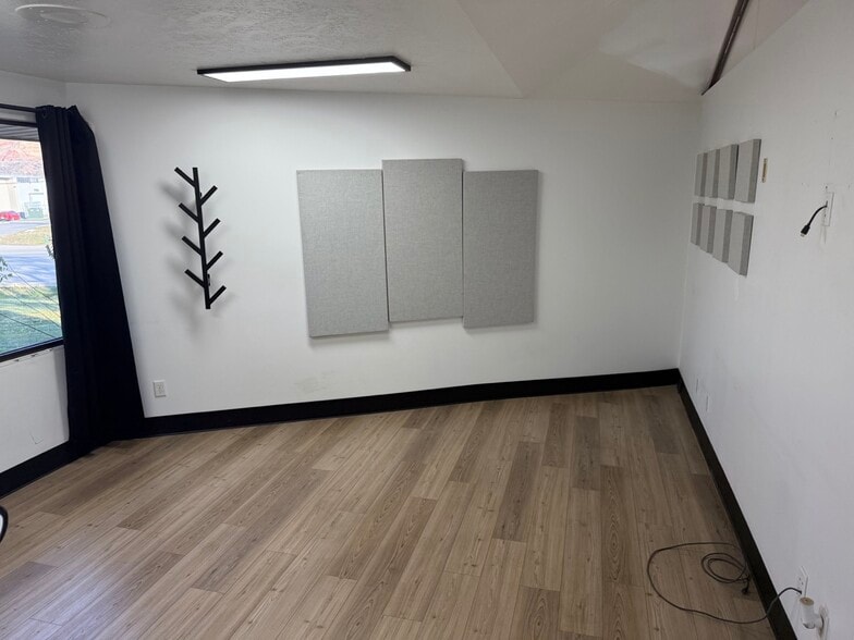 More Photos Of 2021 N Redwood Rd, Salt Lake City Warehouse For Lease