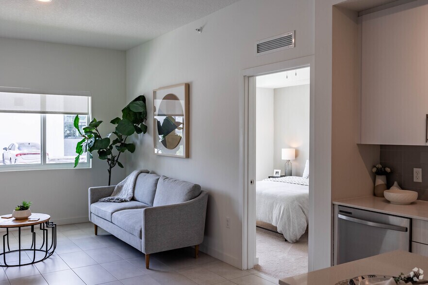 More Photos Of 1601 N Dixie Hwy, Lake Worth Apartments For Lease