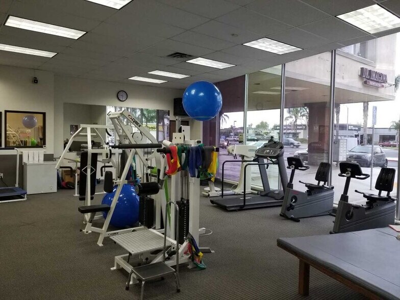 More Photos Of 17122 Beach Blvd, Huntington Beach Medical For Lease