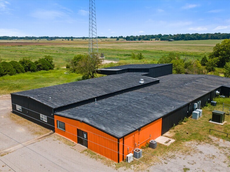 More Photos Of 700 N Main St, Lexington Warehouse For Lease