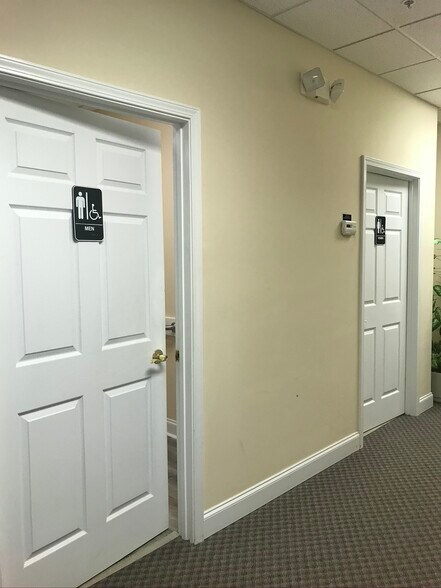More Photos Of 1459B Field Park Cir, Marietta Flex For Lease