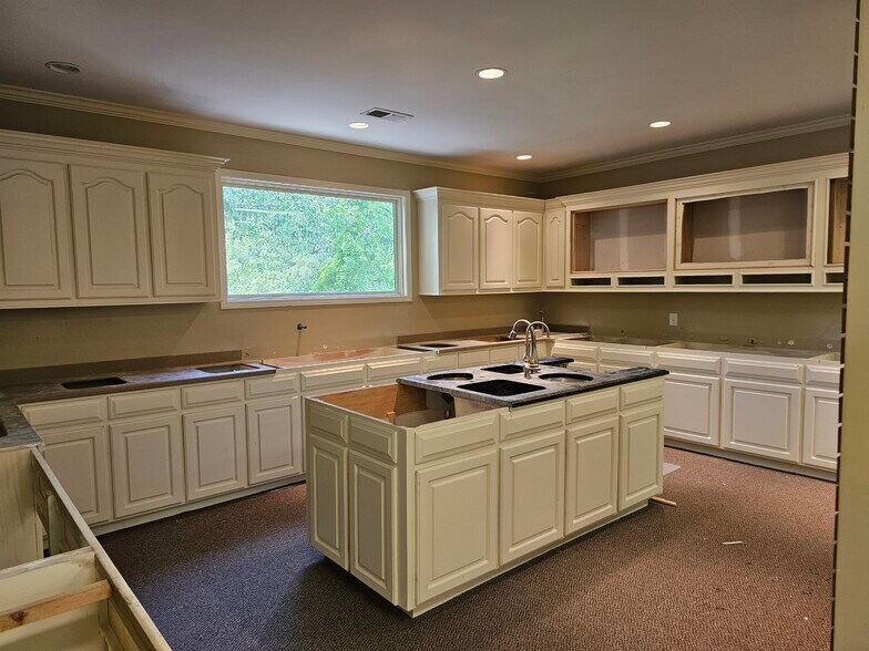 More Photos Of 301 Ramblin Rd, West Columbia Office For Sale