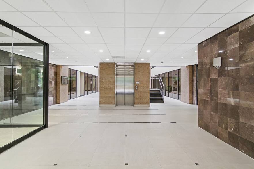 More Photos Of 14825 N St. Mary's Ln, Houston Office For Lease