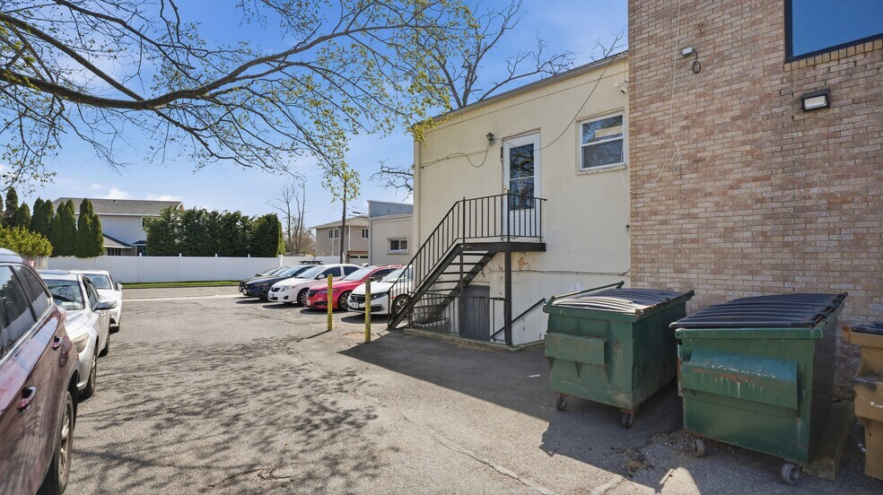 More Photos Of 18 Unqua Rd, Massapequa Loft Creative Space For Sale