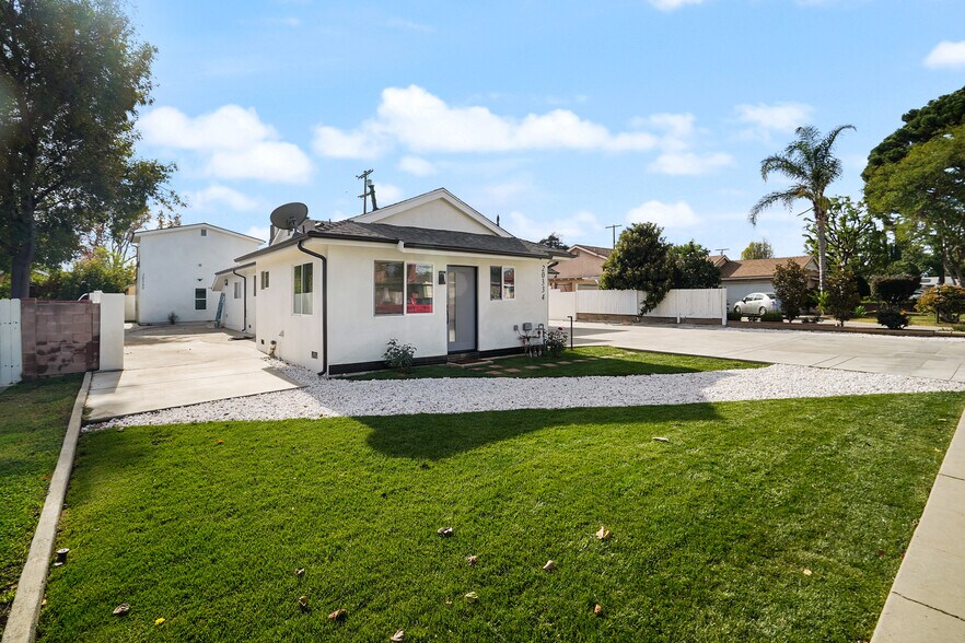 More Photos Of 20336 Cantara St, Winnetka Apartments For Sale