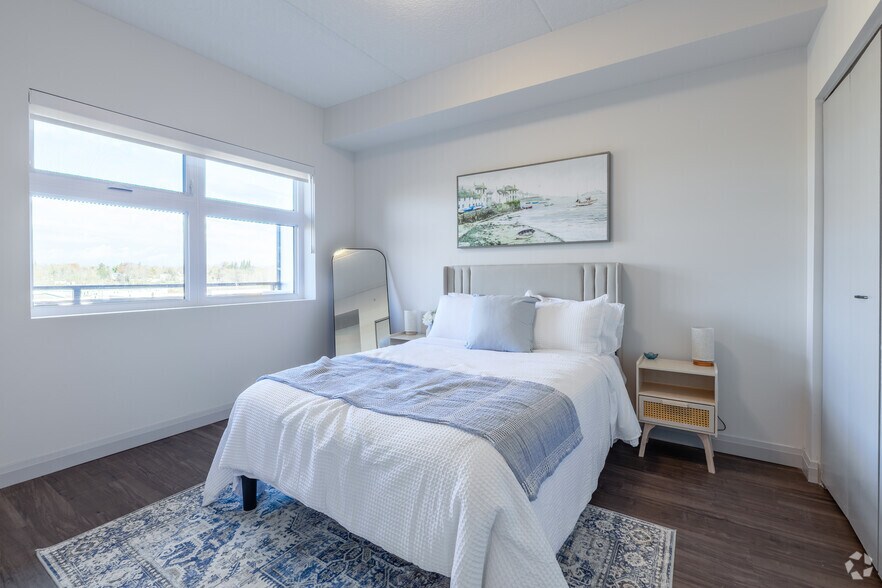 More Photos Of 16 Queen St W, Cambridge Apartments For Lease