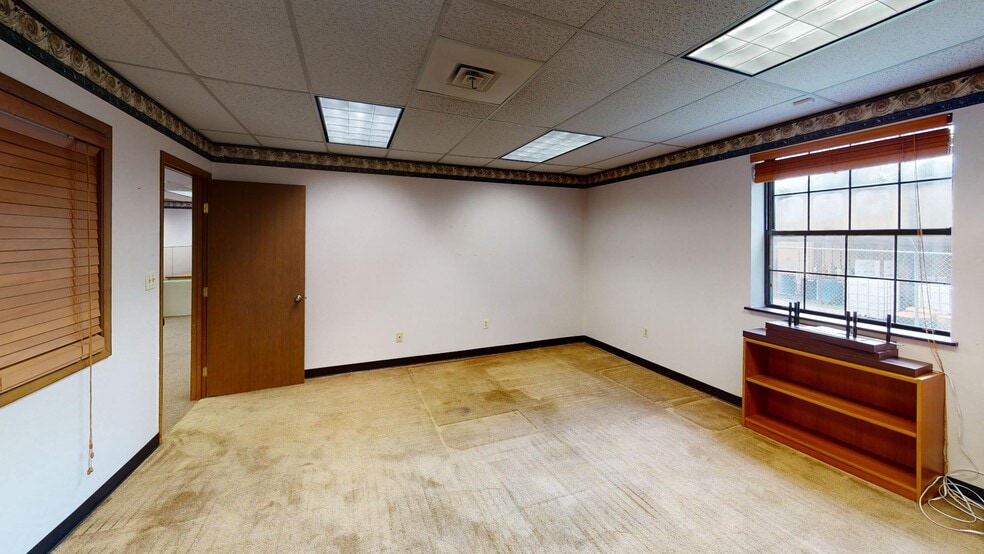 More Photos Of 1 Insurance Way, Ona Office For Lease