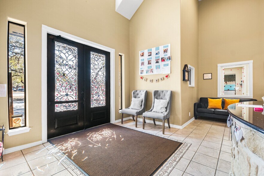 More Photos Of 14235 Blanco Rd, San Antonio Office For Sale