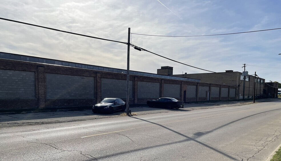 More Photos Of 1600-1660 Pleasant St, Dekalb Manufacturing For Lease