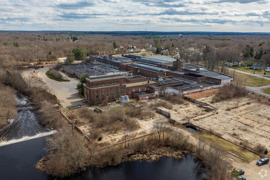 More Photos Of 620 Spring St, North Dighton Warehouse For Lease