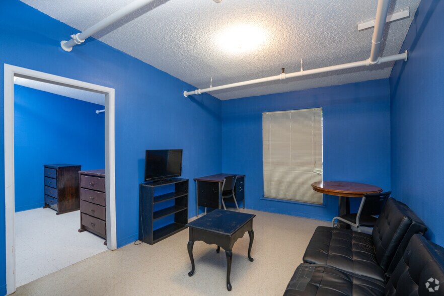 More Photos Of 1415 W Washington St, Brownsville Healthcare For Sale