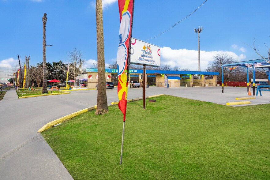 More Photos Of 2627 Allen Genoa Rd, Pasadena Carwash For Sale