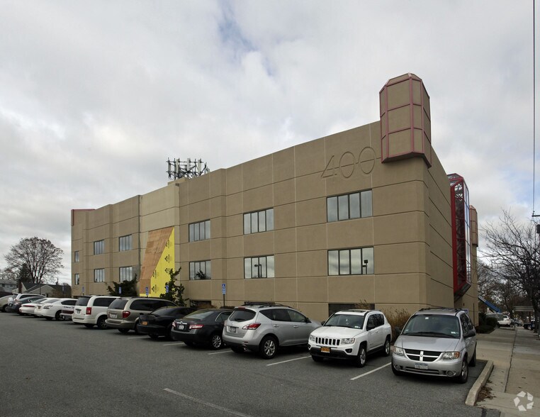 Primary Photo Of 400 S Oyster Bay Rd, Hicksville Medical For Lease