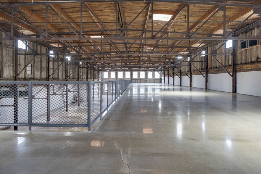 More Photos Of 1325 Quincy St NE, Minneapolis Loft Creative Space For Lease