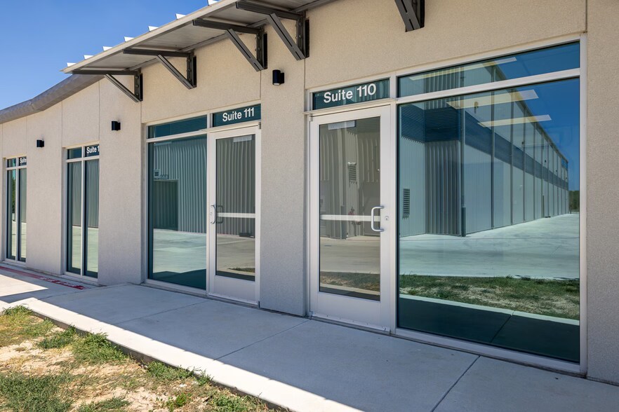 More Photos Of 3426 W Loop 1604 S, San Antonio Self Storage For Lease