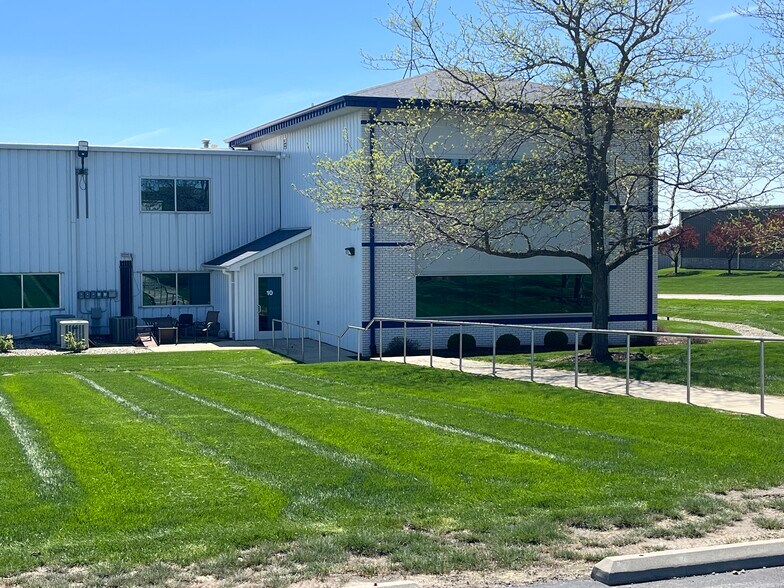 More Photos Of 851 Transport Dr, Valparaiso Flex For Sale