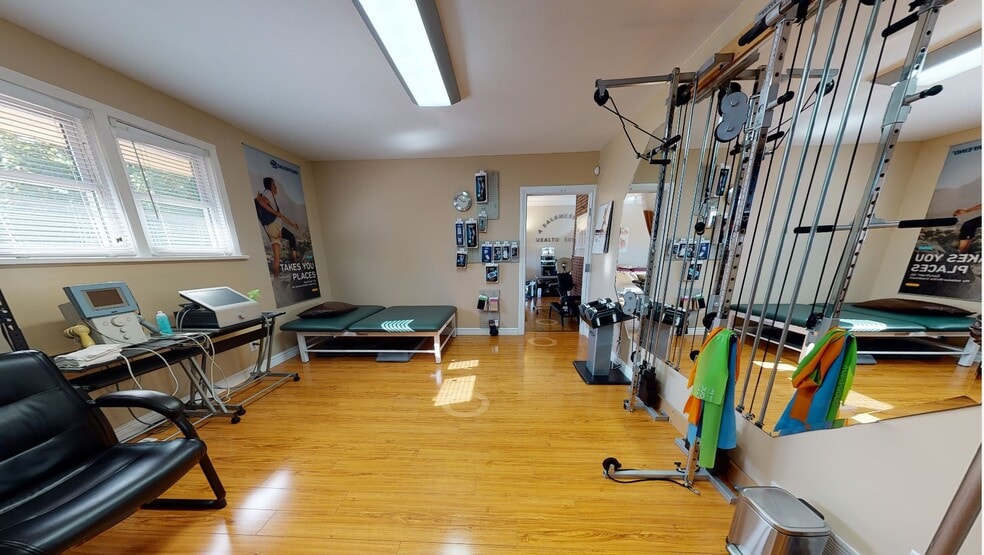 More Photos Of 11 Belmont Av W, Kitchener Flex For Sale