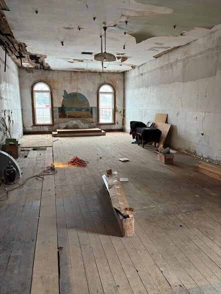 More Photos Of 60-64 Saline St, Petersburg Storefront Retail Residential For Sale