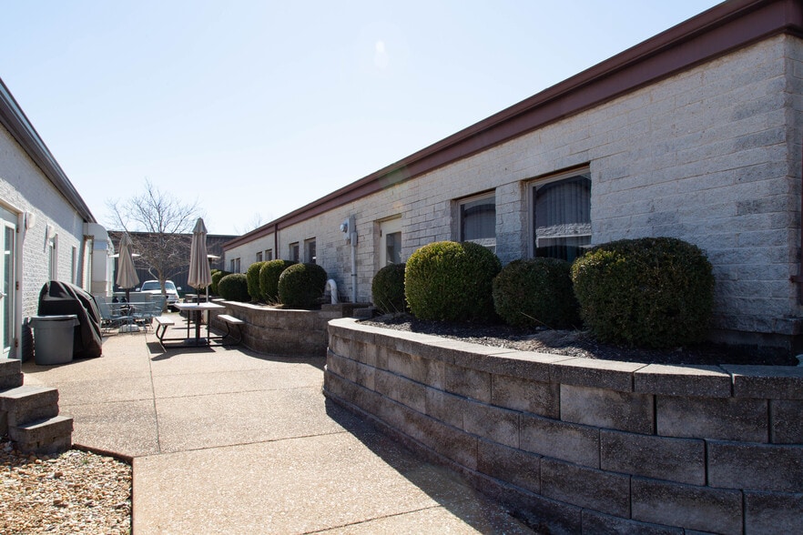 More Photos Of 612-614 Cepi Dr, Chesterfield Office For Sale