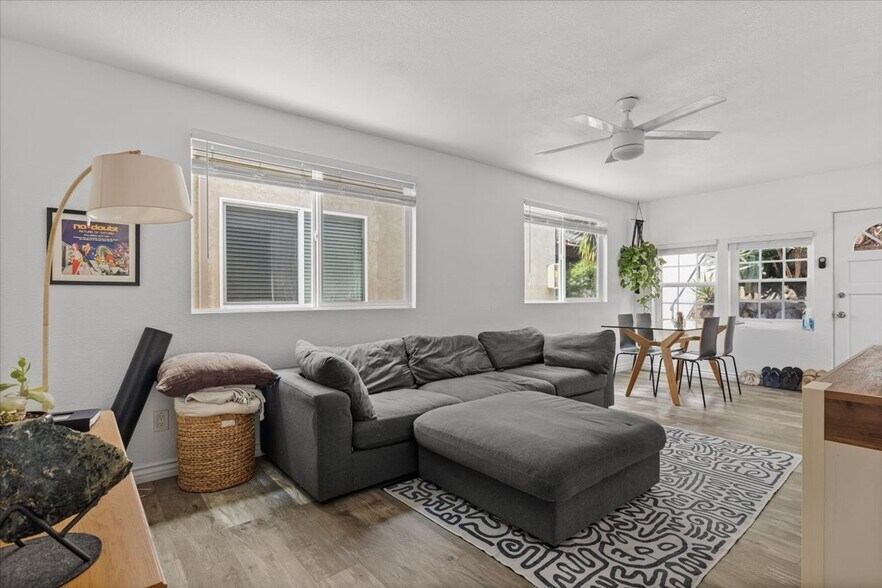 More Photos Of 2033 Garnet Ave, San Diego Apartments For Sale