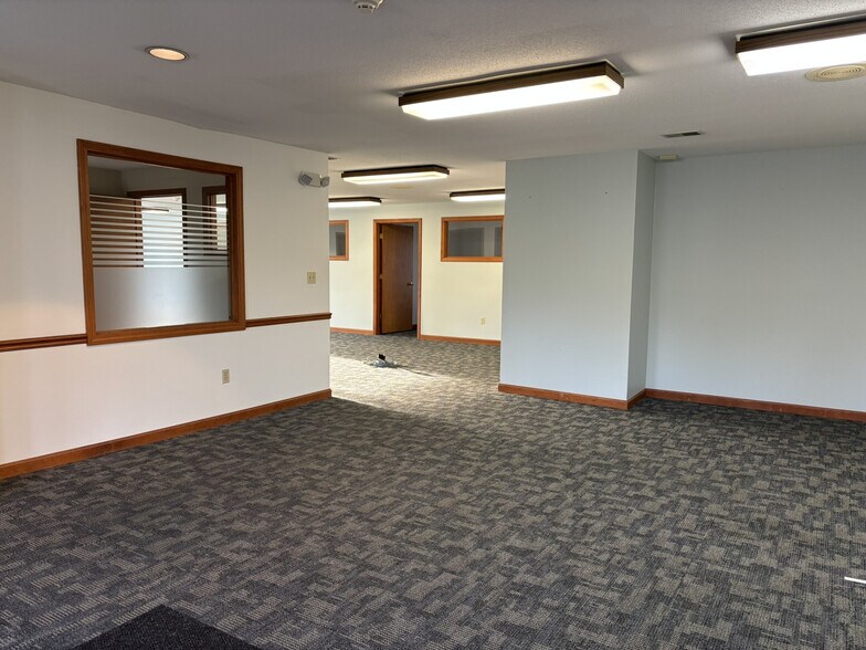 More Photos Of 651 Main Rd, Tiverton Office For Sale