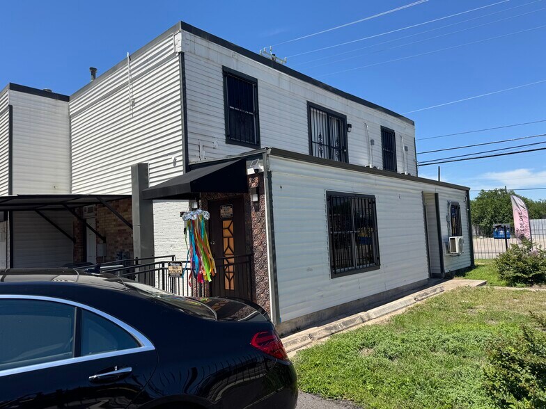 More Photos Of 1907 Goliad Rd, San Antonio Freestanding For Lease