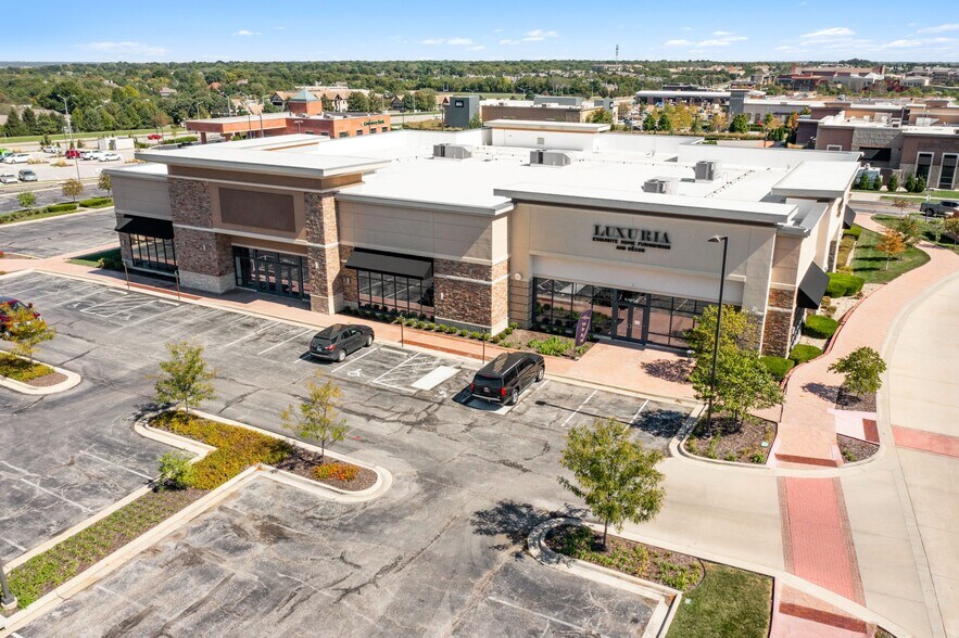 More Photos Of 6401 W 135th St, Overland Park Freestanding For Lease