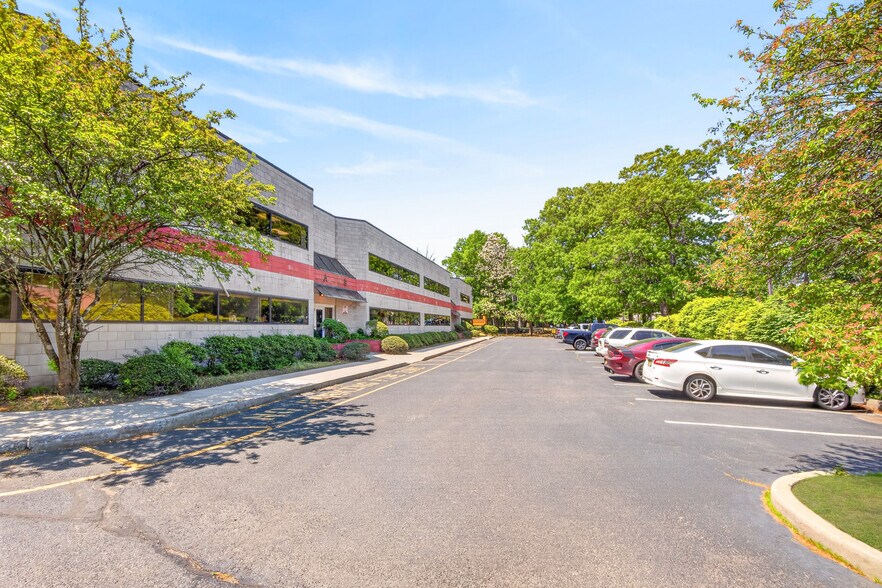 More Photos Of 2 Meridian Rd, Eatontown Warehouse For Lease